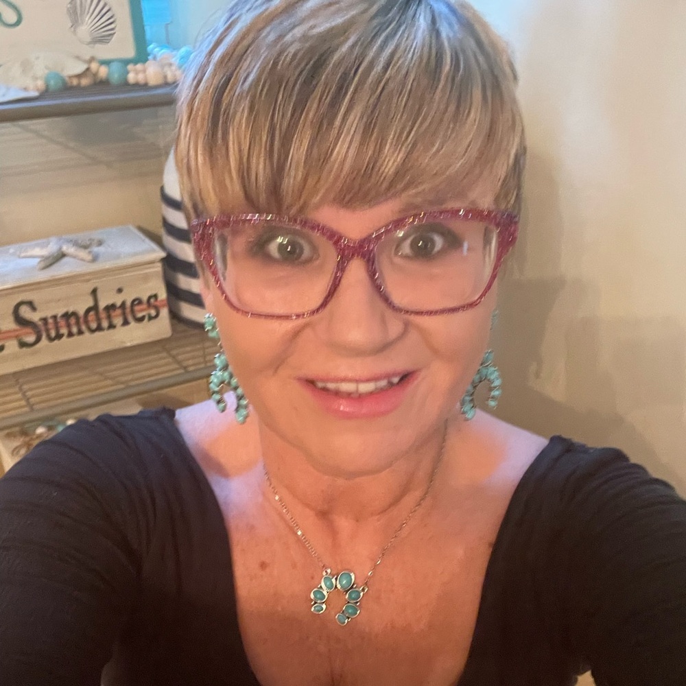 Meet your posher Wendi